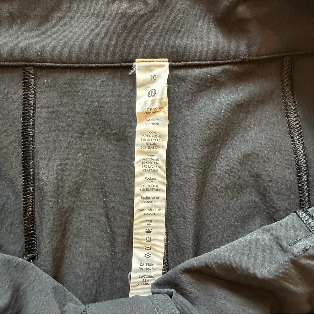 Lululemon Relaxed-Fit Super-High-Rise Cargo Short 4" Black Size 10 - Picture 6 of 15